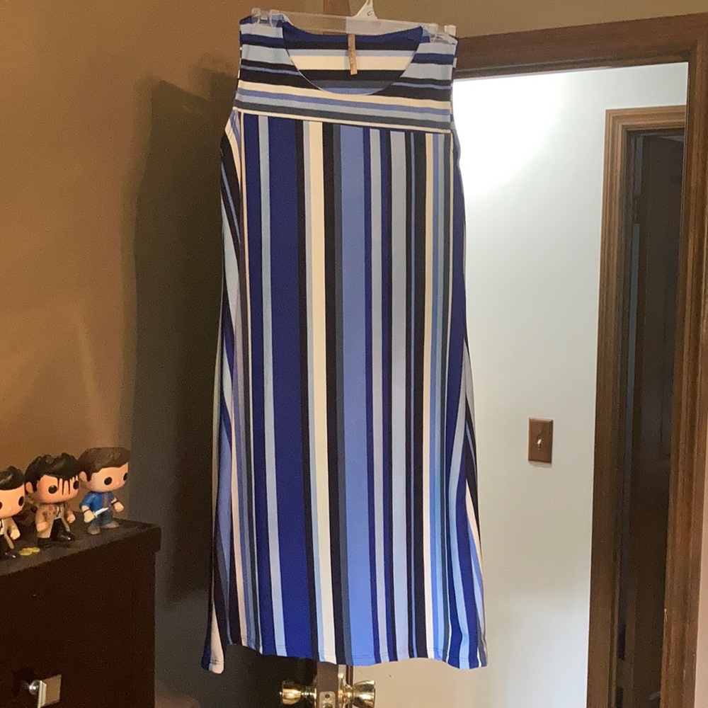 3/$30.NWOT. Paolino blue/grey striped midi dress.